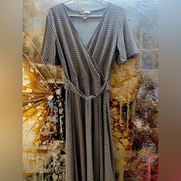 ❌SOLD❌Brand new H & M dress! In a black and white geometric print! Never worn. - Picture 4 of 7